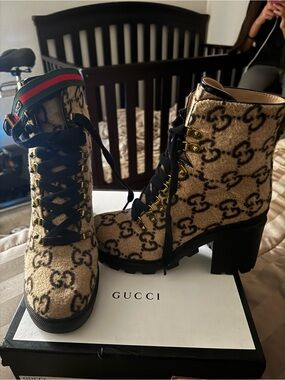Gucci Beige & Black GG Wool Lace-Up Block Heel Boots size 9